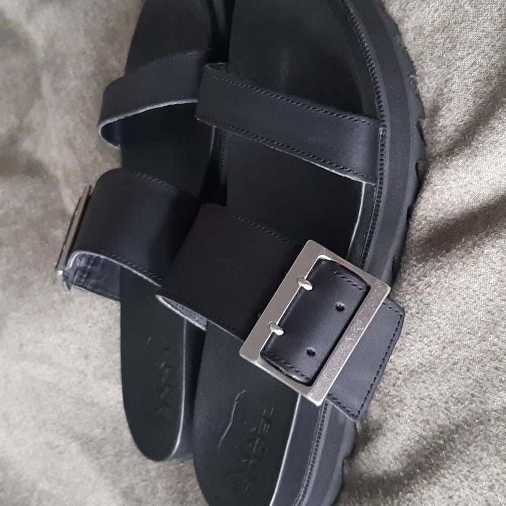 Sorel sandals size 7